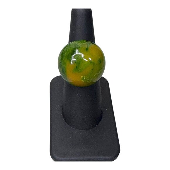 Green & Yellow Domed Creamed Spinach Bakelite Swirl Ring Size 6.5 Retro MCM - Picture 3 of 7